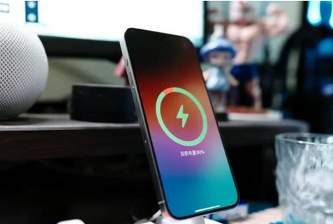 杨陵苹果15换屏服务分享用什么充电器给iPhone15充电更好 